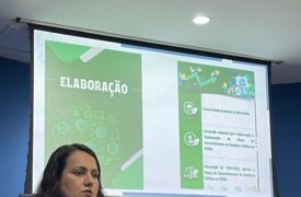 Coordenação de Gestão de Resíduos Sólidos (CGRS) lança livro informativo do Plano de Gerenciamento de Resíduos Sólidos durante simpósio